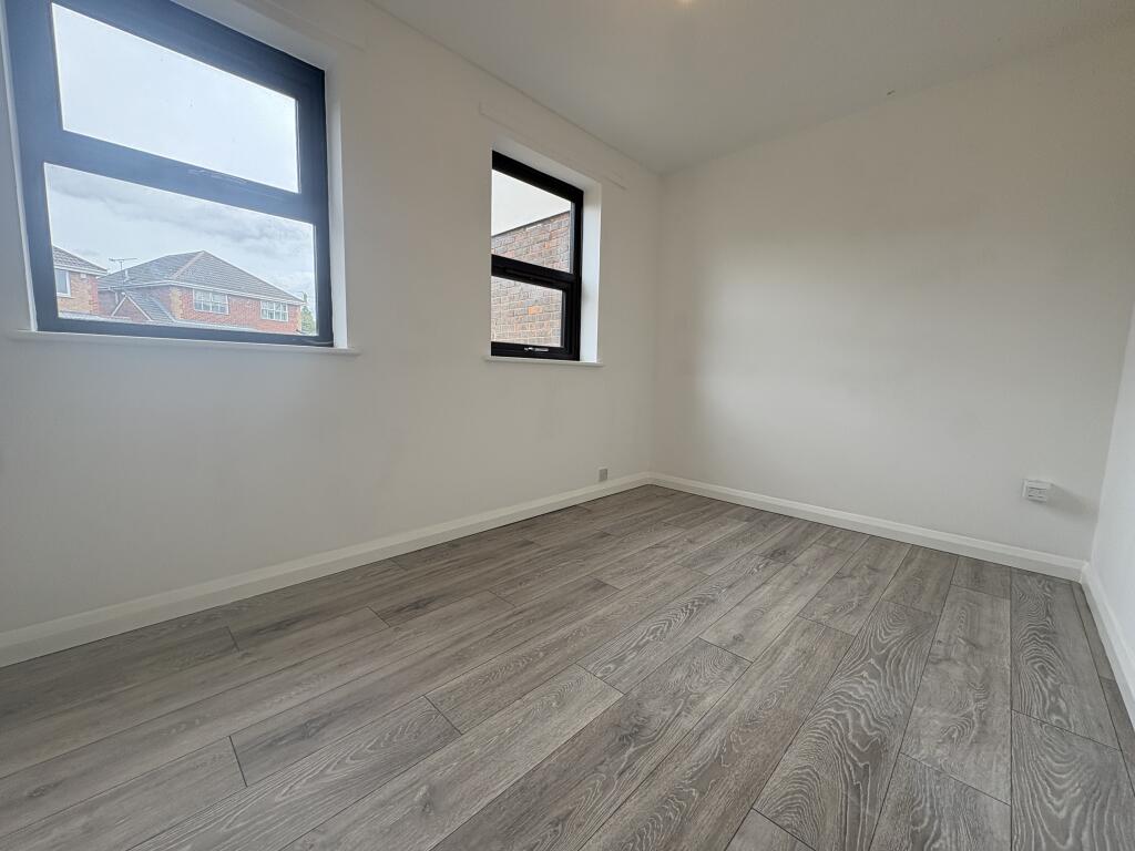 Apartment in Southend-on-Sea - View 4