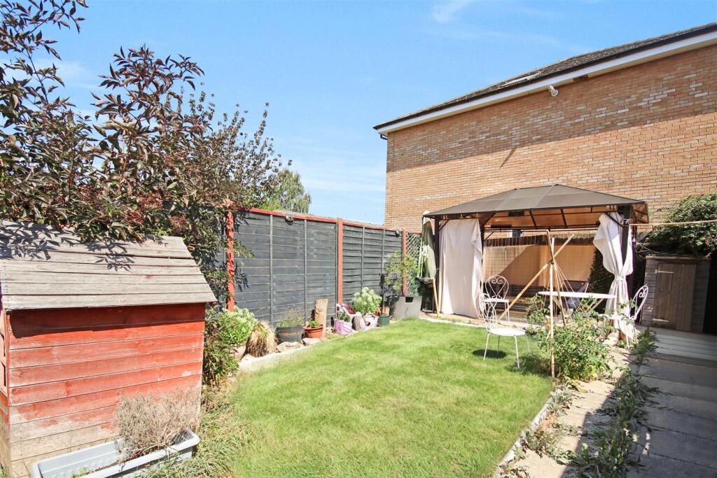 House in Rushden, North Northamptonshire - View 2