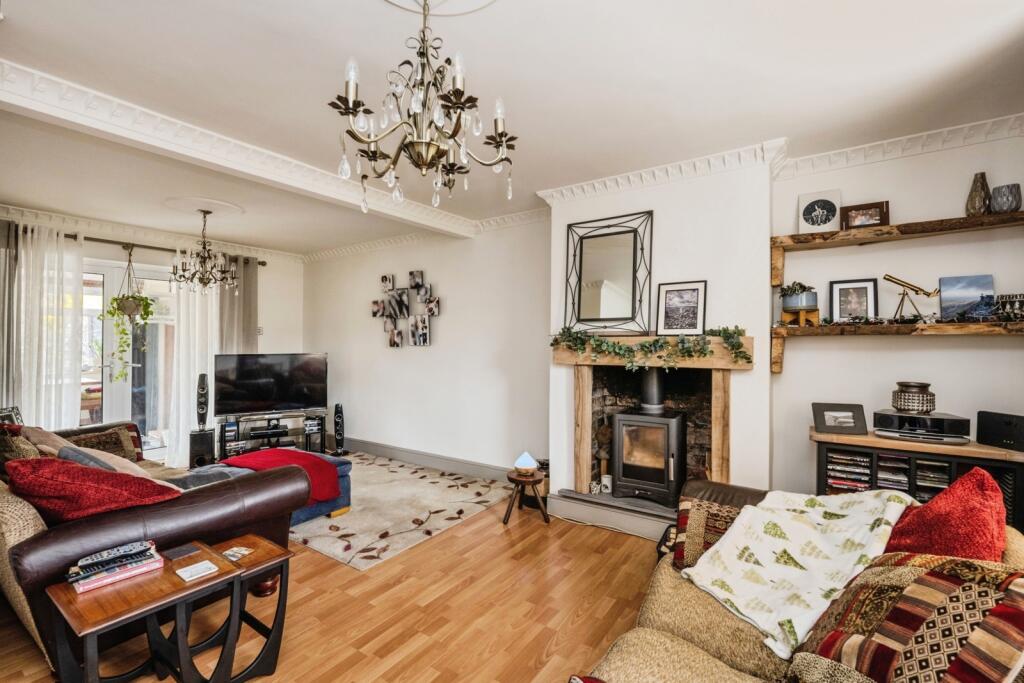 House in Swansea, Powys - View 4