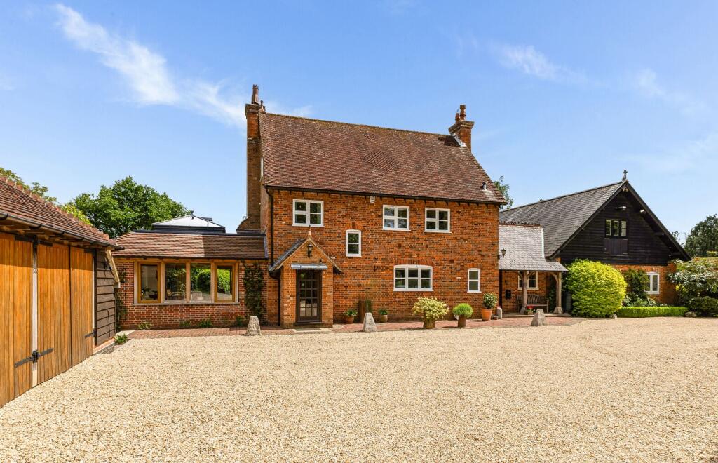 Main image of property: Long Lane, Bovingdon, Hemel Hempstead, HP3