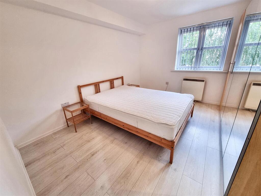 Apartment in London, Mill Meads, Stratford - More