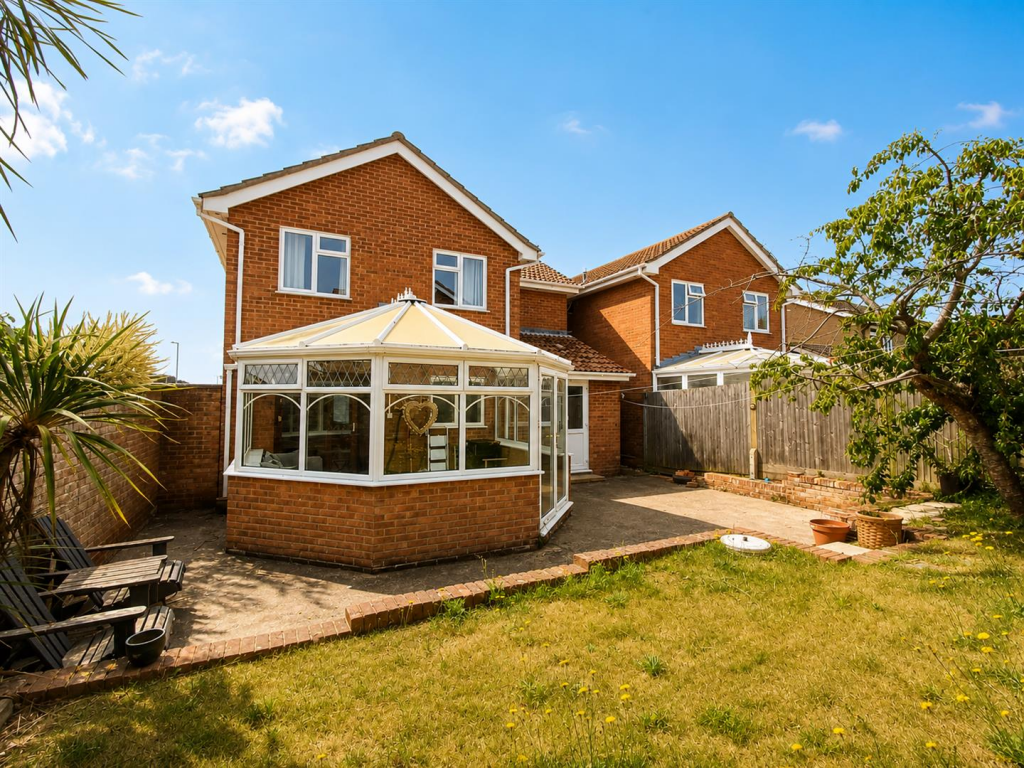 Manor Drive, Telscombe Cliffs, Peacehaven photo 4