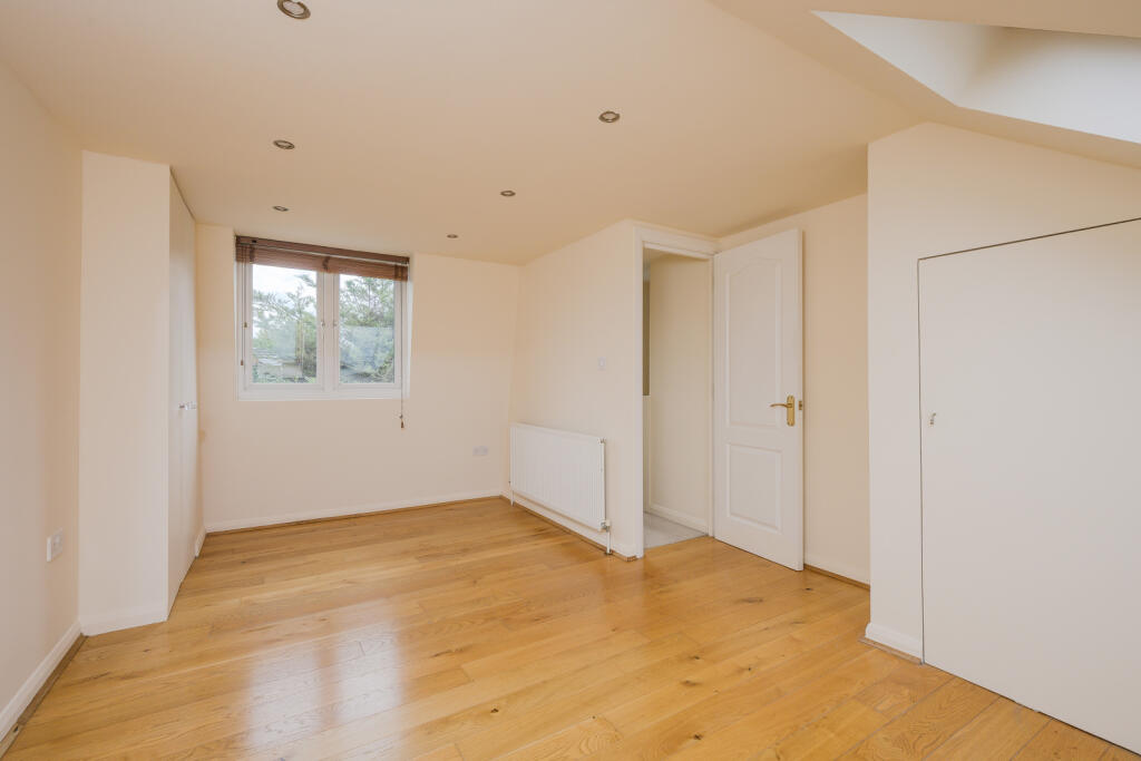 Apartment in London - View 3