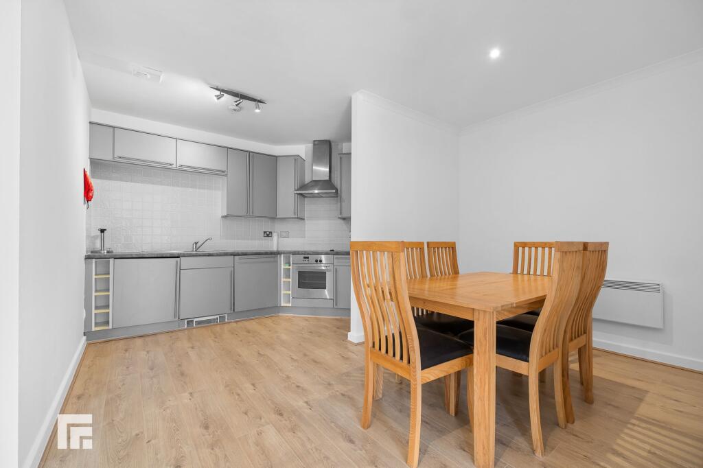 Apartment in Cardiff, Castle - View 4
