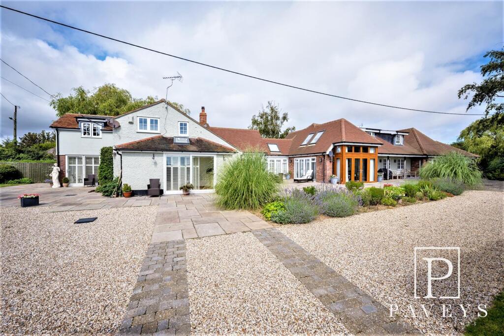 Little Clacton Road, Great Holland, Frinton-On-Sea photo 3