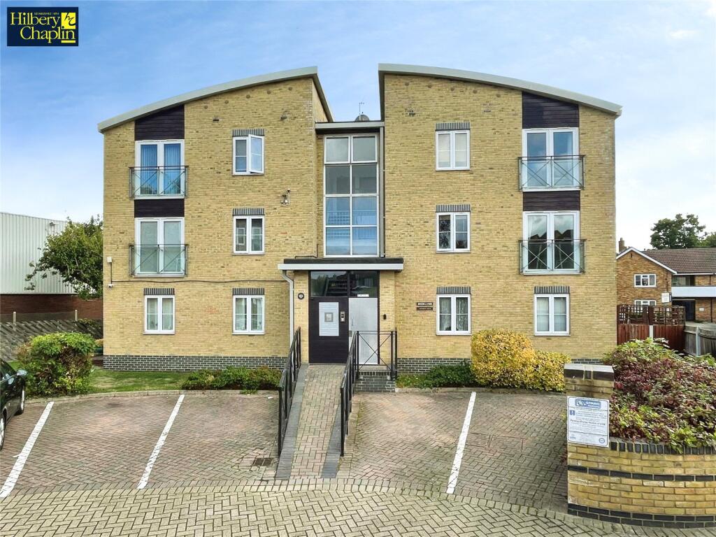 1-bed flat on Romside Place, Romford, RM7, £180,000