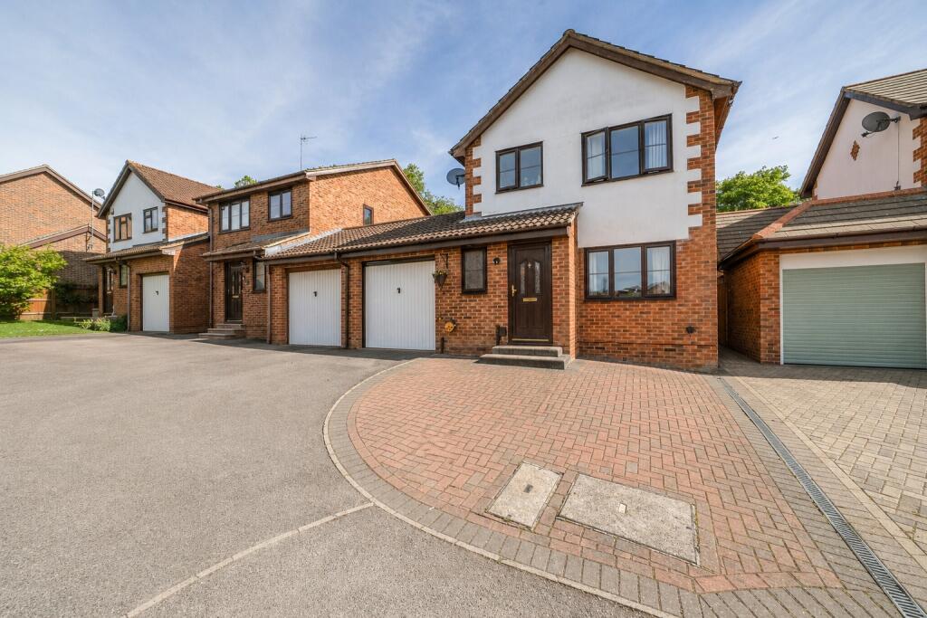 Main image of property: Lincolnshire Gardens, Warfield, Berkshire, RG42