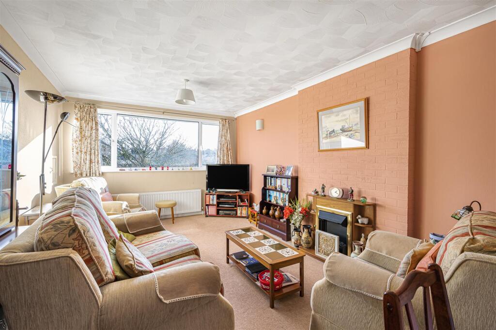 48 VALLEY DRIVE photo 3