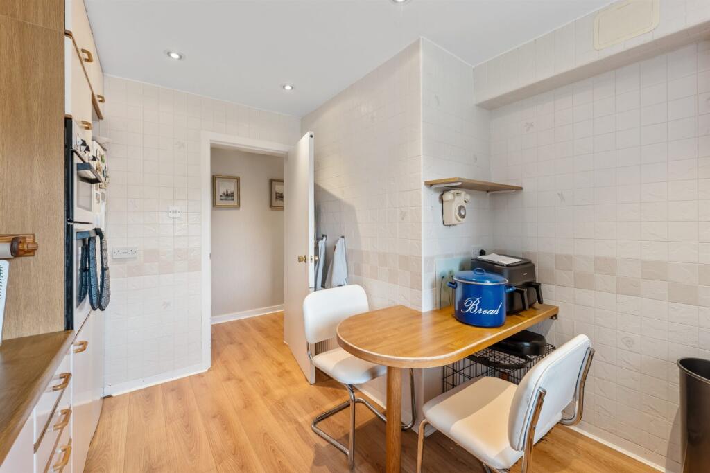 Apartment in Glasgow, East Renfrewshire - More