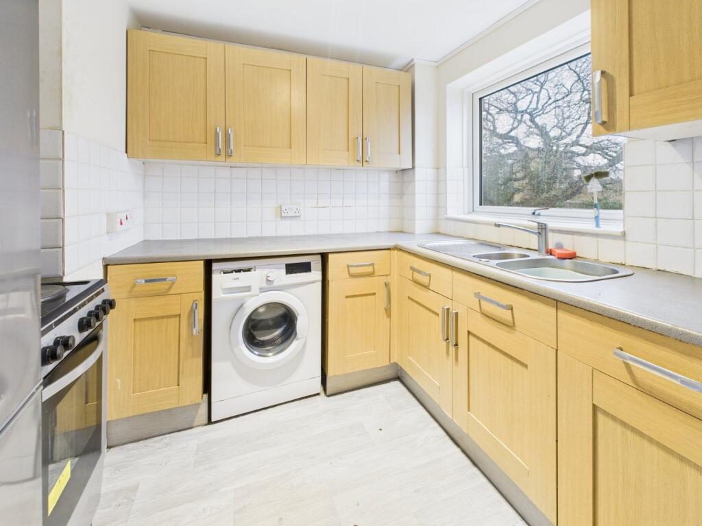 Shelley Close, Langley, Berkshire, SL3 photo 2