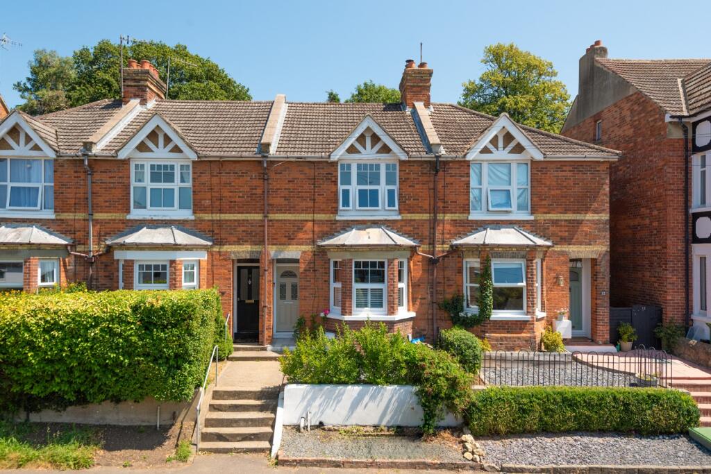 2 bedroom terraced house for sale in Blackhouse Hill, Hythe