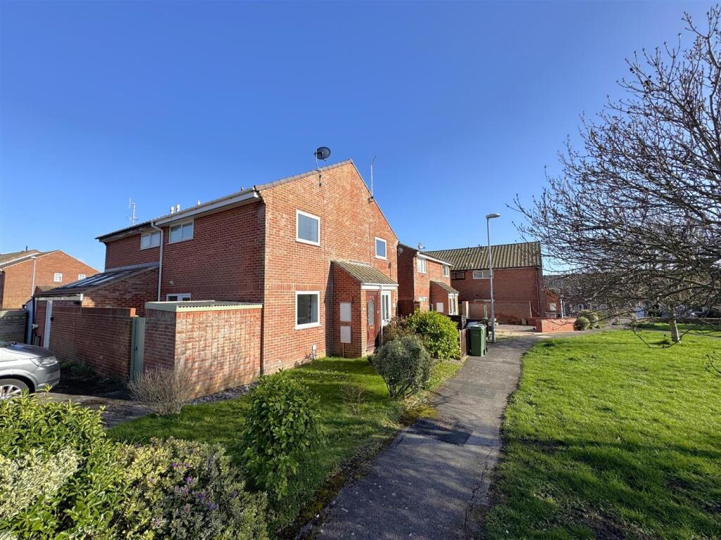 Main image of property: Kingfisher Close, Wyke Regis