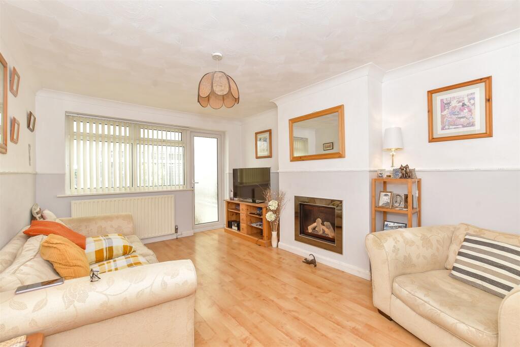 Sunnymead Drive, Waterlooville, Hampshire - View 4