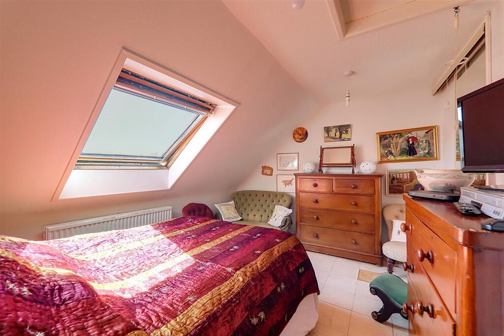 House in Worthing, West Sussex - More