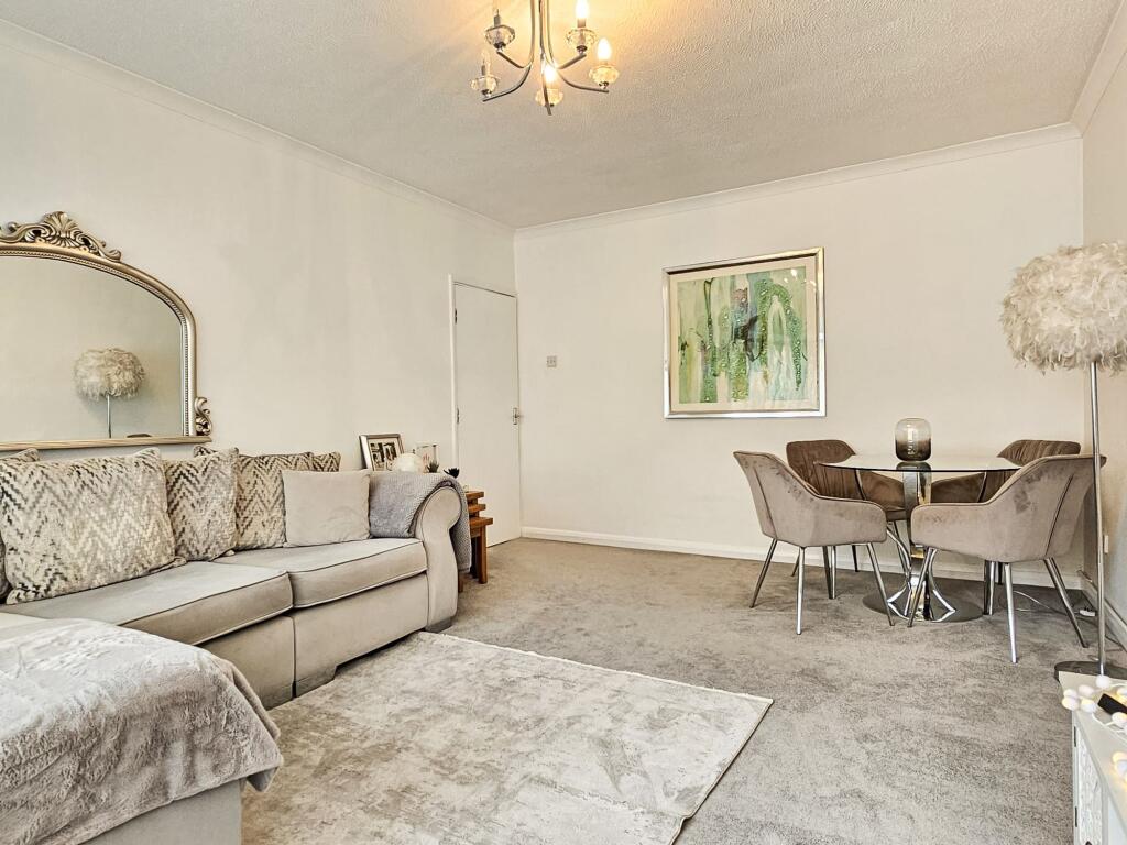 Apartment in Swansea - More