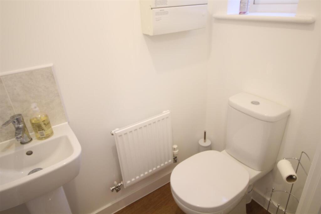 Clutterbuck Close, Chippenham photo 4