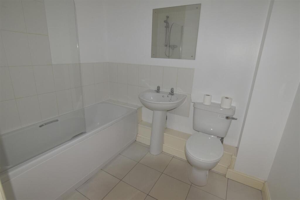 Apartment in Warwick, Cliff Hill - More
