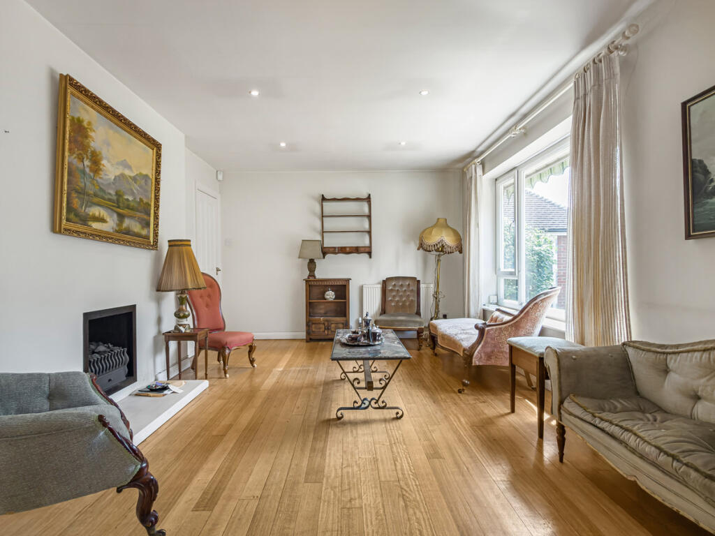 House in Wargrave, Sheeplands Farm - More