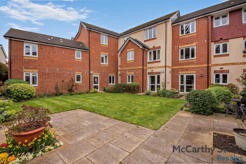 1-bed flat on Clover Leaf Court, Ackender Road, Alton, £189,950