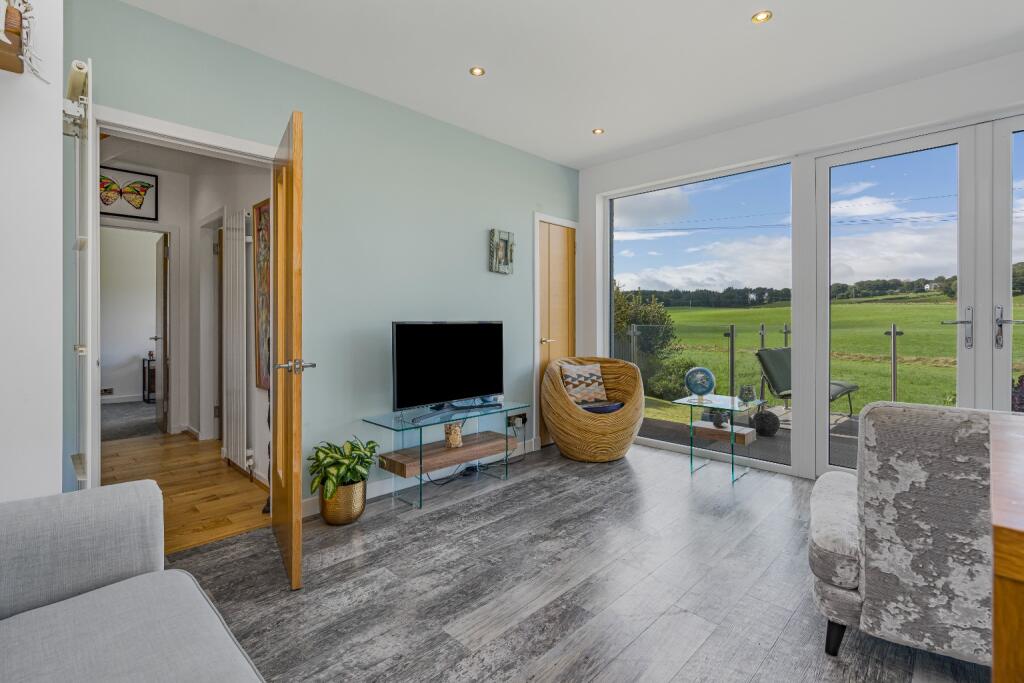 House in Dechmont, West Lothian - View 4