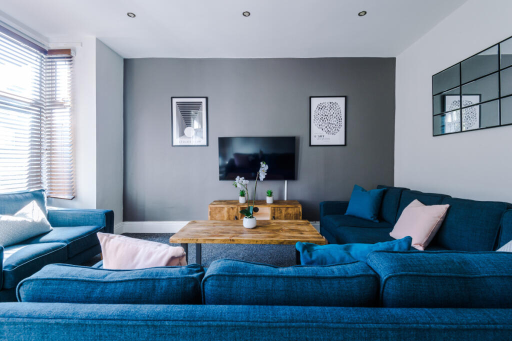 Main image of property: 58 Richmond Mount, Leeds, LS6