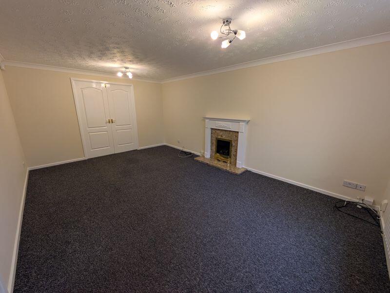 House in Broxtowe, Assarts Farm Estate, Nuthall - View 4