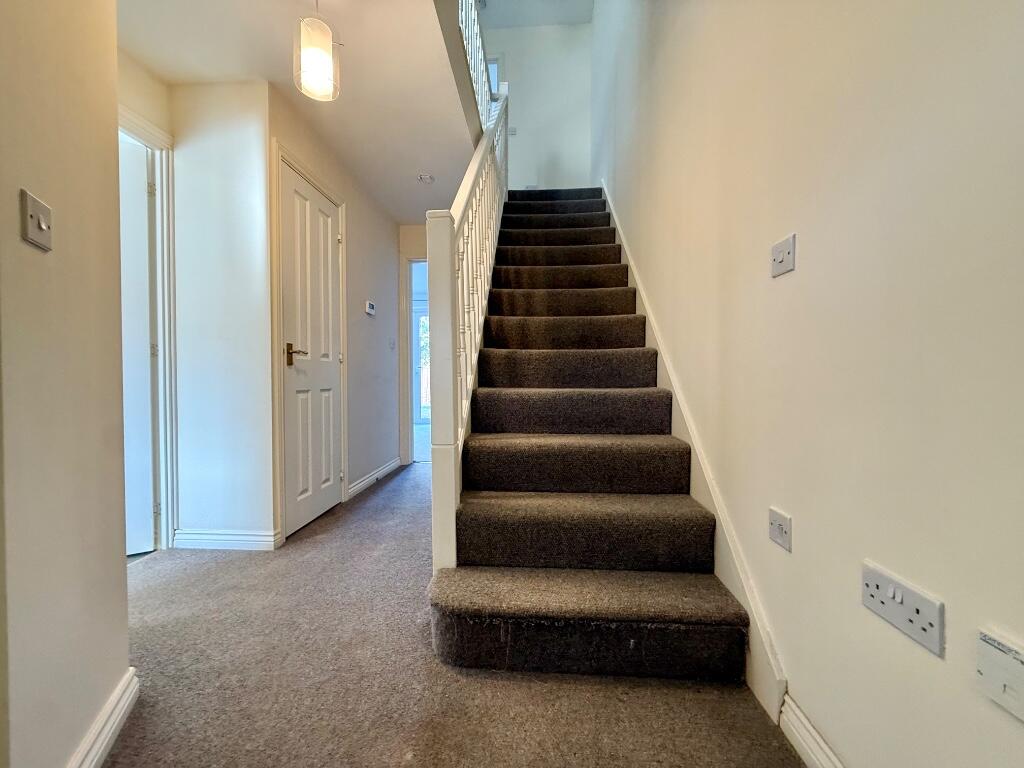 Farm Close, Stratford-Upon-Avon, Warwickshire, CV37 photo 4