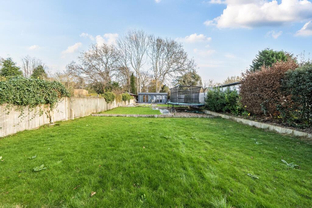 Essendene Road, Caterham, CR3 photo 4
