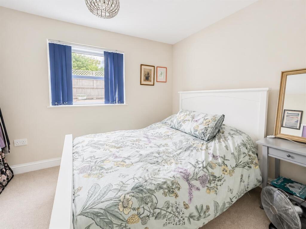 Apartment in Bexhill-on-Sea, Central - View 4