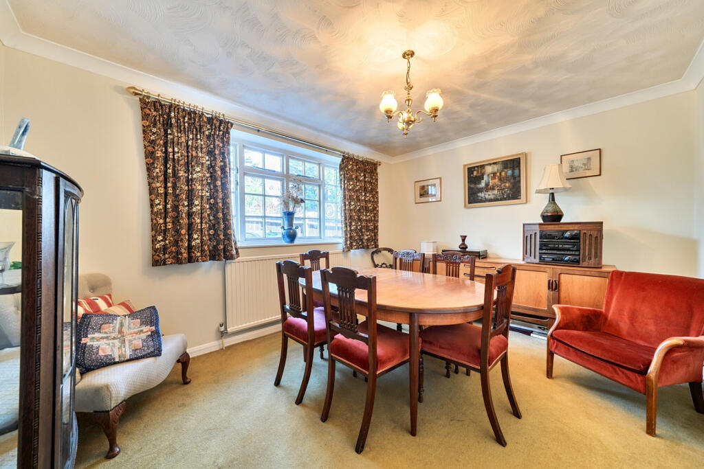 House in London, Broom Hill, Goddington - More