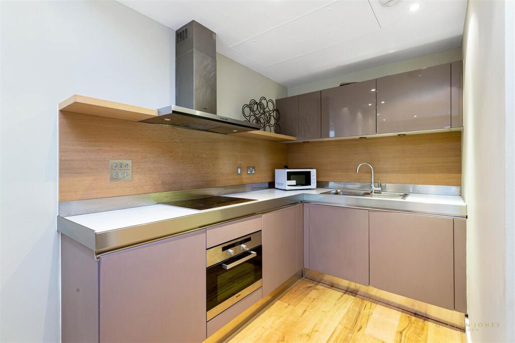 Apartment in London, Grosvenor Waterside, Pimlico - View 2