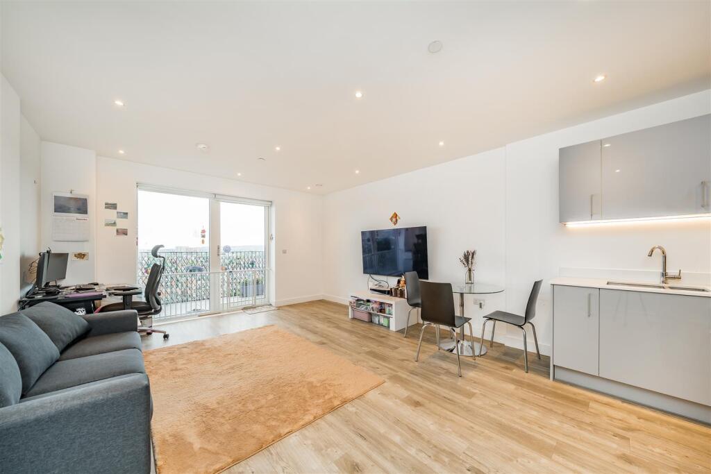 Apartment in Harrow - View 2