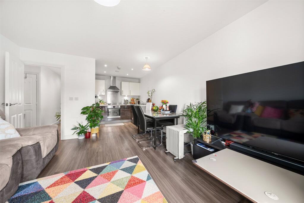 Apartment in Wokingham, Emmbrook - More