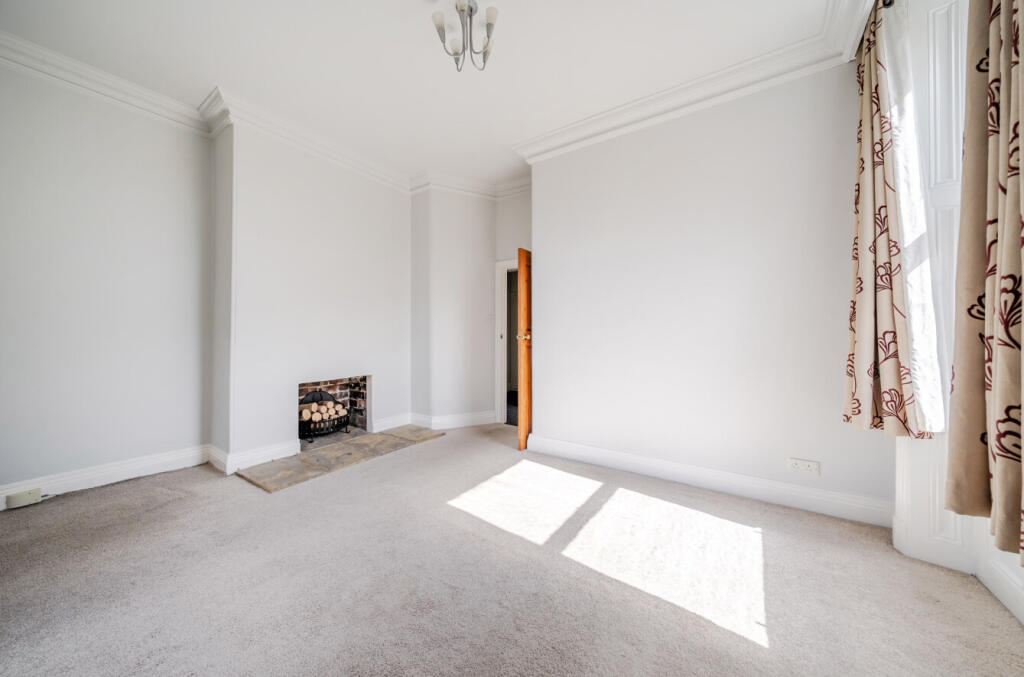 Apartment in Leeds, Park Villas, Roundhay - View 4