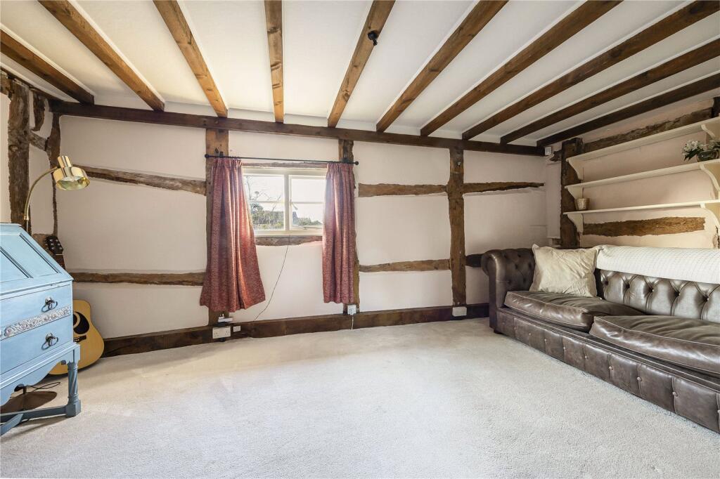 House in Gloucester - View 4