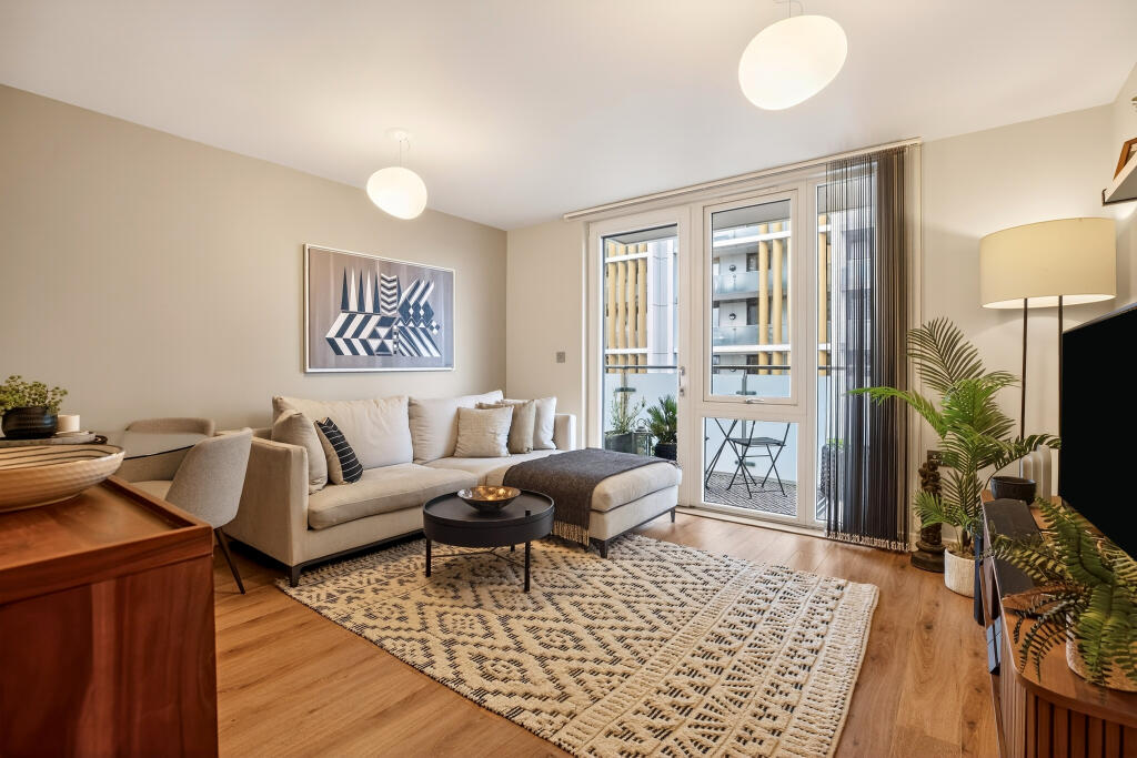 1-bed flat on 35 Robsart Street, London, SW9, £395,000