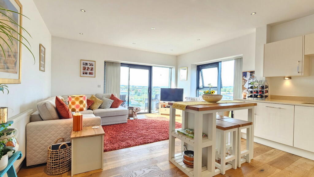 Apartment in Greenham - View 3