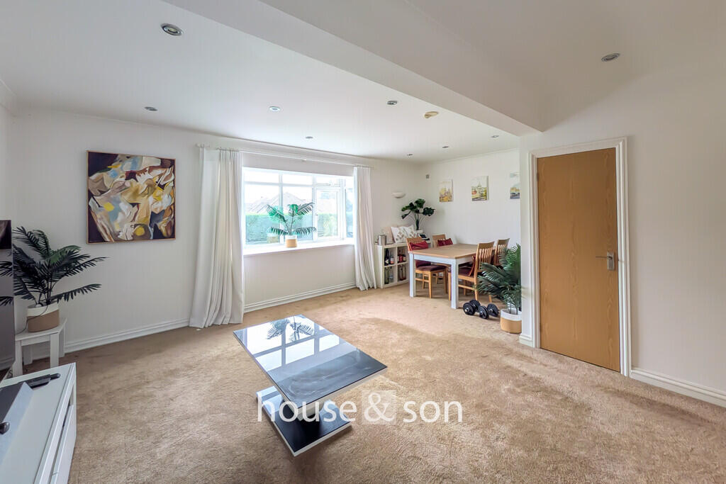 Feversham Avenue, Bournemouth photo 5