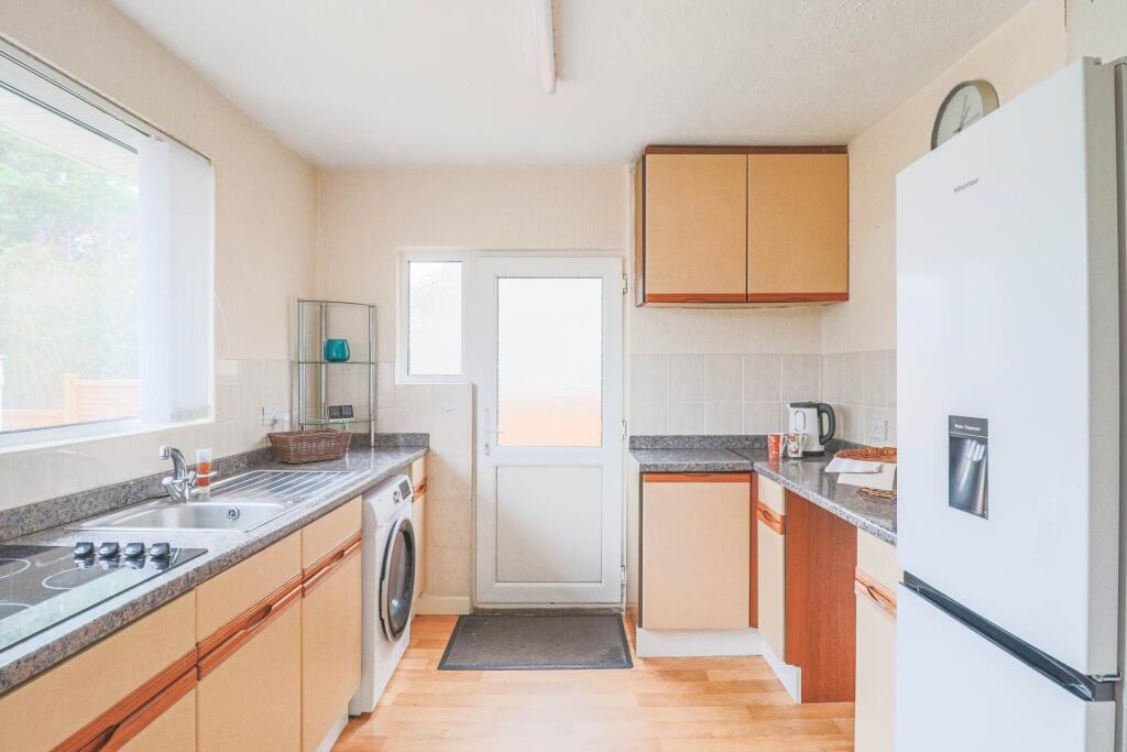 House in Weston-super-Mare, Oldmixon - More