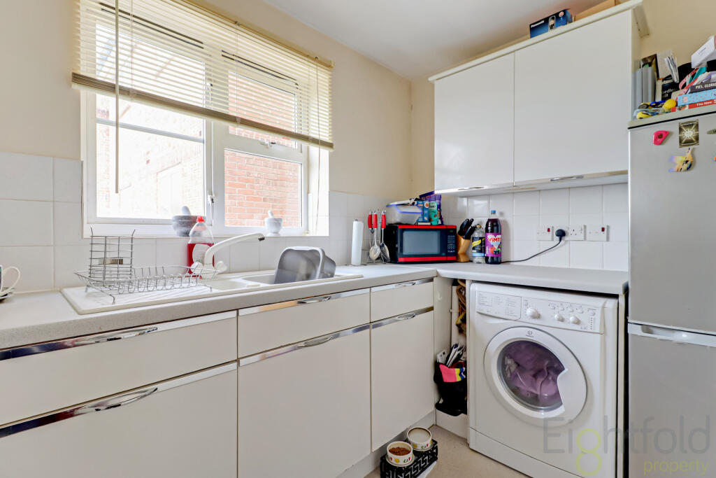 Southampton Close, Eastbourne photo 5