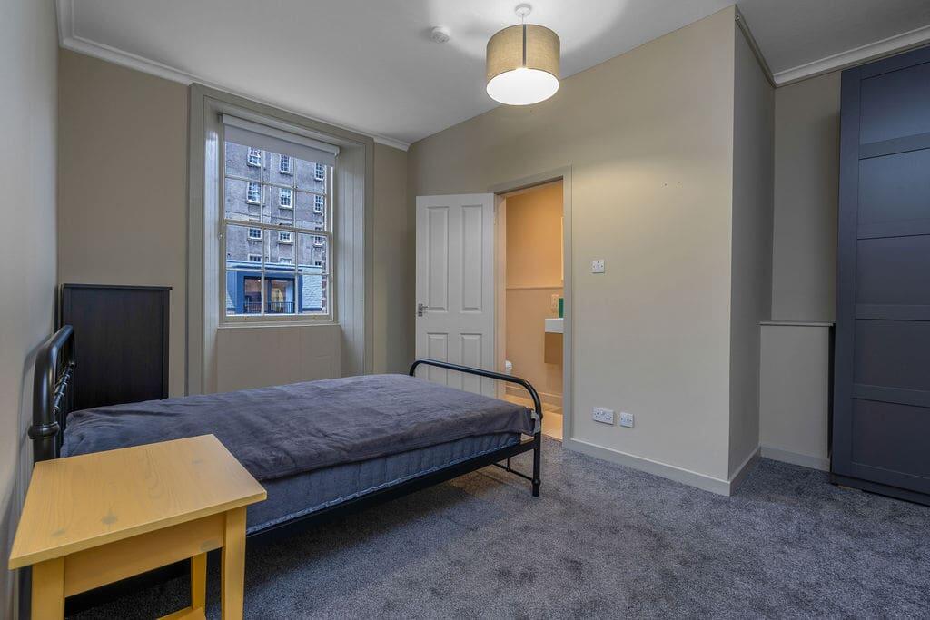 Apartment in Edinburgh, Abbeyhill, Old Town - View 4