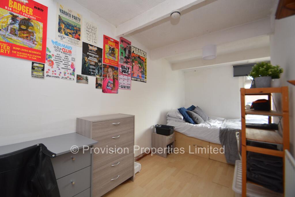 8 bedroom terraced house for rent