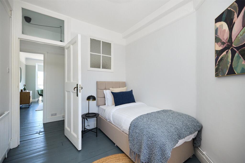 Apartment in London - More