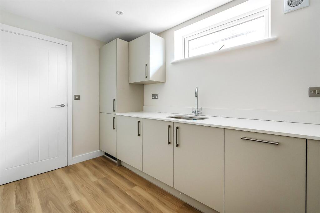 Apartment in Woking, Mount Hermon, Westfield - View 5