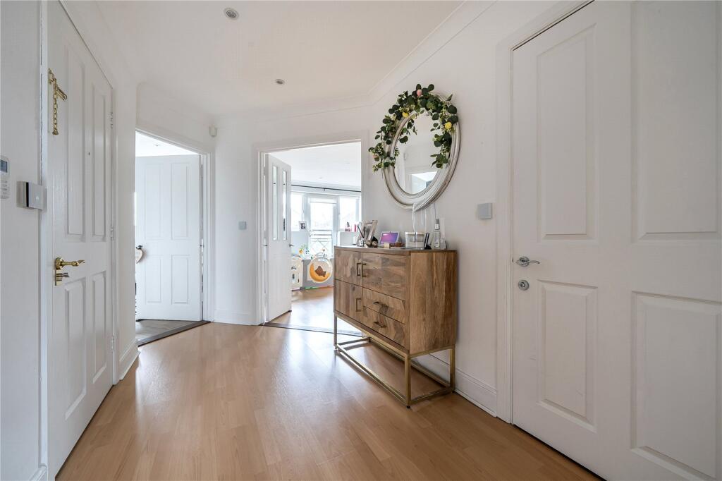 Apartment in London - View 5