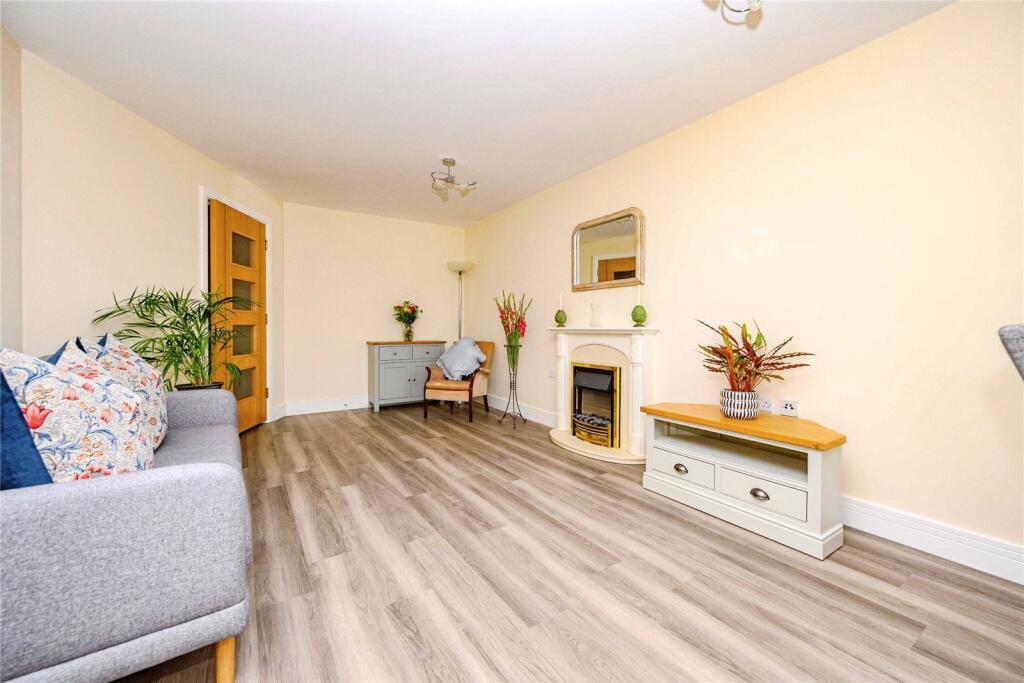 Apartment in Dunstable, Central Bedfordshire - View 3