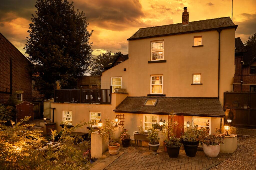 Main image of property: Castle Cottage, Pontefract