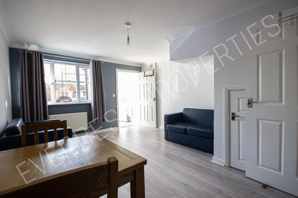 House in Newcastle upon Tyne - View 4