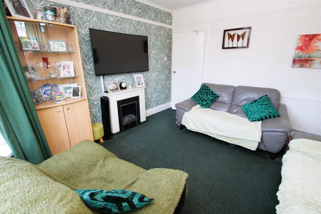 House in Dudley, West Midlands - View 4