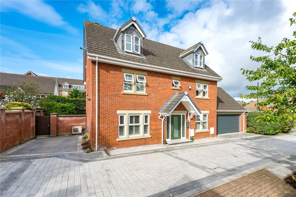 5-bed detached on Victory Boulevard, Lytham St. Annes, Lancashire, £775,000